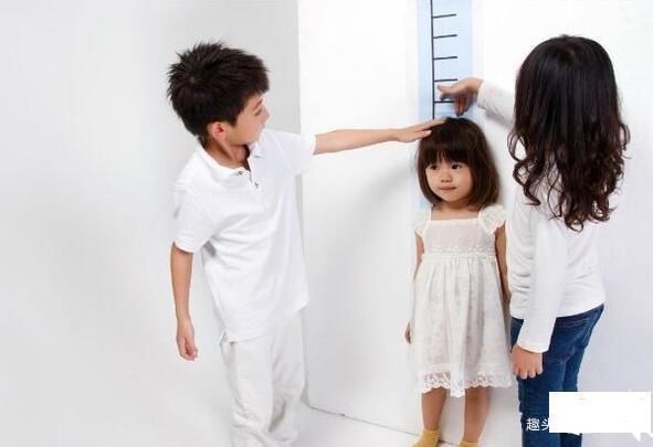 孩子错误的坐姿竟然会影响身高看完这几点,家长是不是很后悔