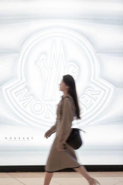 做“平平无奇”的时装，究竟有多难？