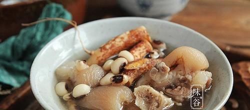 五指毛桃|天热雨水多,我家爱用这树根煲汤,健脾祛湿还解暑,不懂喝可惜了