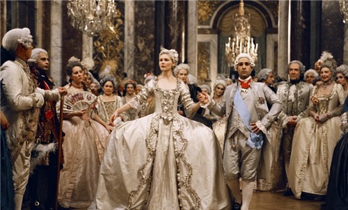 送上|王后被送上断头台，无意踩了刽子手一脚，说了一句话至今成为美谈