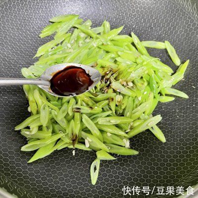 给肉都不换，巨美味的蒜蓉炒四季豆