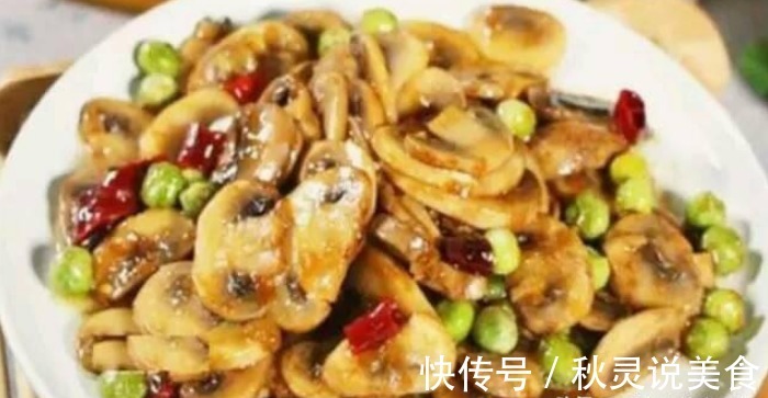 在家准备了几道拿手好菜，美味极了，一家人吃得其乐融融