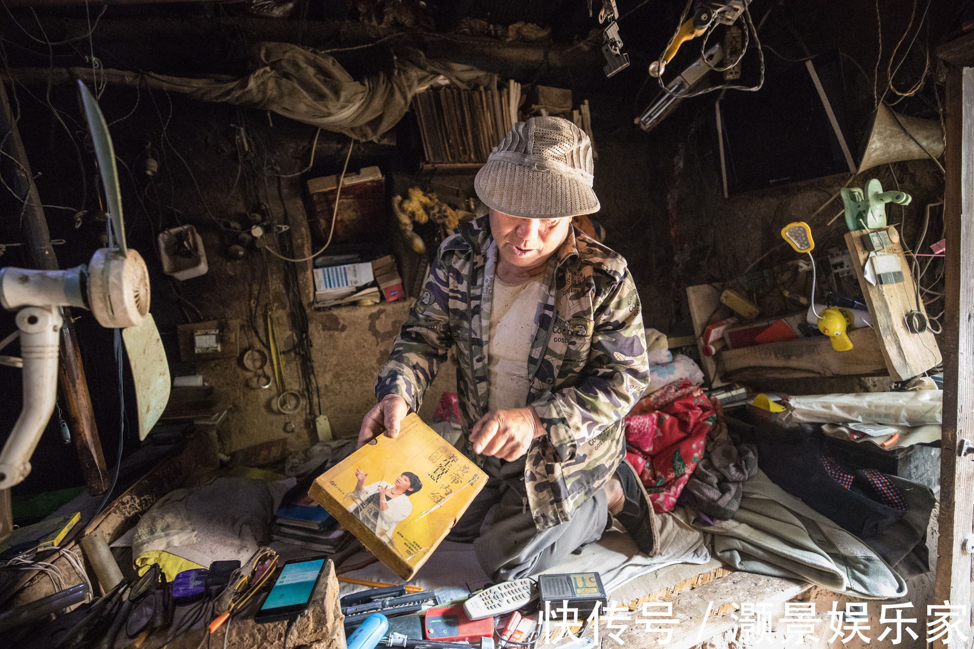 大叔!农村66岁老汉无妻无子,家藏万件“宝贝”,独居40余年像个老顽童