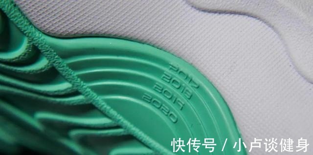 鞋面 开箱冷门球鞋,签名鞋的配置,二百出头的价格!