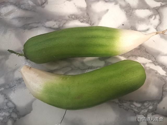 10月蒸包子，韭菜芹菜靠边站，这菜好吃又营养，比肉馅包子都香