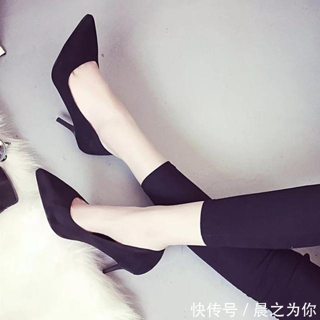 必杀器 尖头高跟鞋如此优雅秀丽,是女人的穿搭中不可撼动的角色