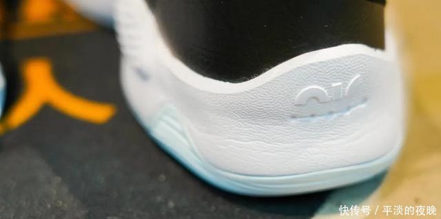 球鞋开箱PG5首发黑白配色,没有拉链颜值高了吗