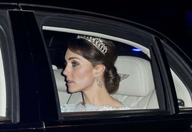 看到英国王室的首饰,再看到西班牙王室的首饰,差距大到不敢相信