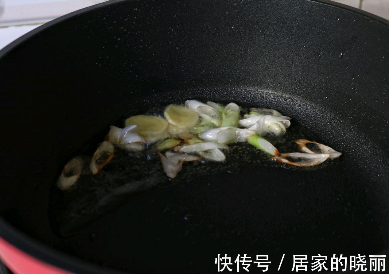 比肉都好吃的青椒炒土豆片，简单易上手，百吃不厌