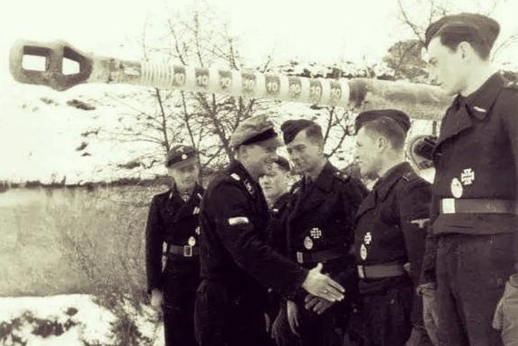 德国|二战德国党卫军装甲部队和国防军装甲部队的不同，谁更强悍一些？