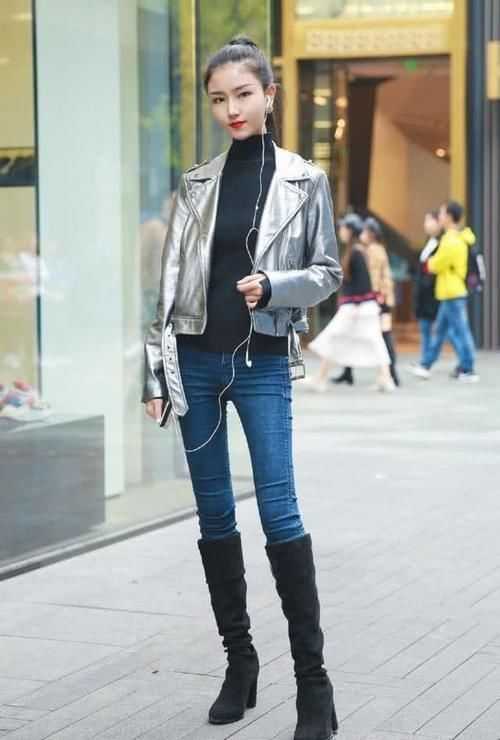 性感 紧身牛仔裤小姐姐,随便搭配,都能轻松打造出性感迷人的身材