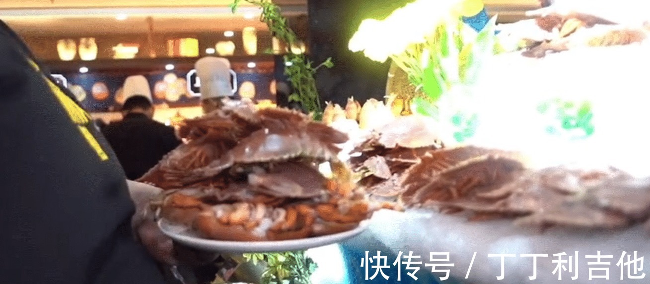 胖成“球”還吃!近600斤的胖猴仔吃海鮮自助,稱要給老板上一課