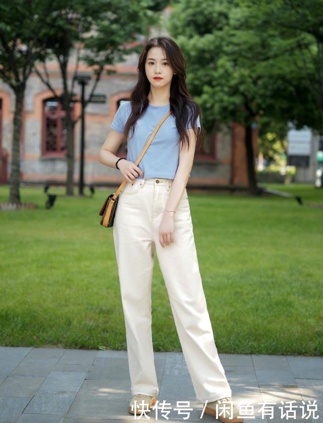 小姐姐|今年夏天上衣短点才时髦,看街拍素人小姐姐就知道,显瘦还好显高