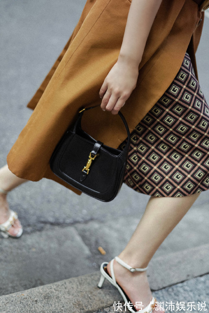 衬衫 母女穿搭又来啦!黑色套西装搭配经典迷人,母女秒变姐妹花