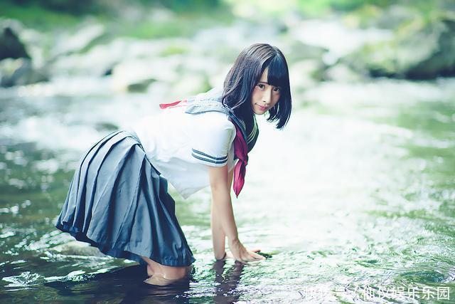 日本JK水手服美图赏青山绿水间的蓝白少女