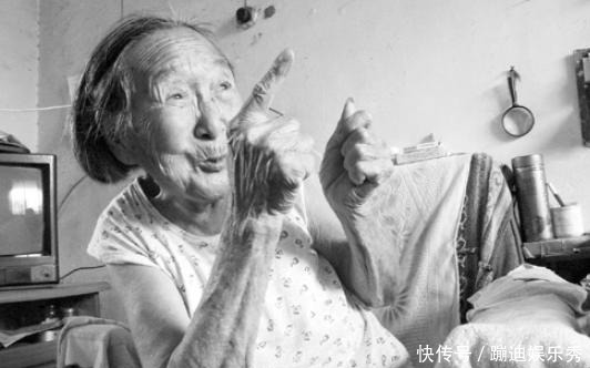 老妇|七旬老妇离世，孙子收拾遗物无意发现一把枪，随后领导过来慰问