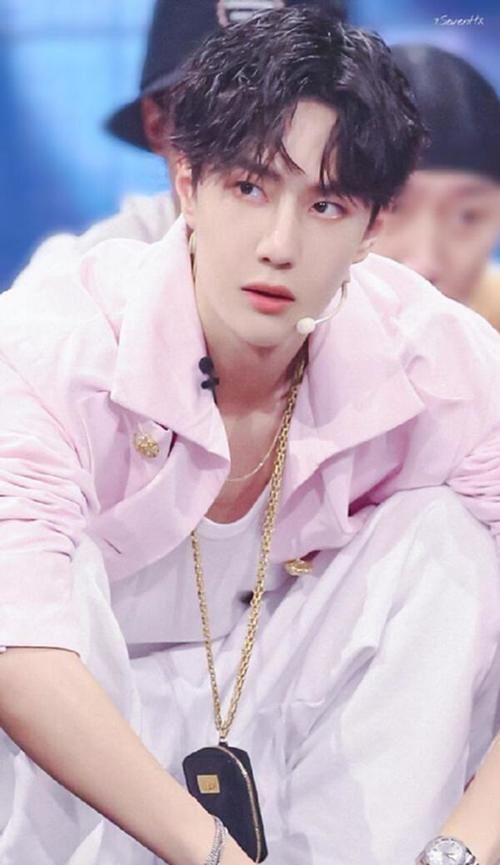 王一博|王一博 :20210708 上海到达,即将录制第一期《这就是街舞4》。