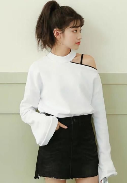 校花|卫衣不会内搭？隔壁班女生都这样搭配，轻松美成校花