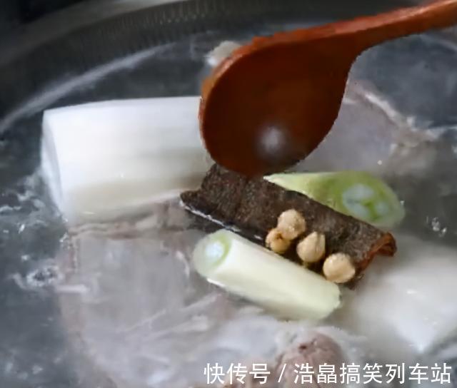 羊肉|天冷就要吃黄焖羊肉,软烂入味,肥而不腻,吃完从头暖到脚