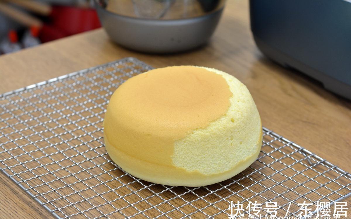 你用电饭煲做戚风蛋糕老不成功?苹果姐教你详细操作,松软轻盈