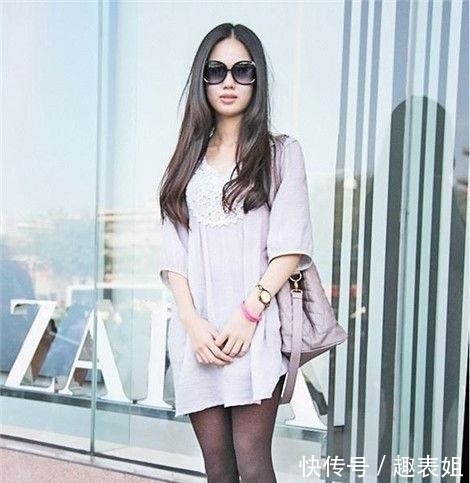 简约|时尚美女街拍柔美娇俏的美女,简约又不失气质