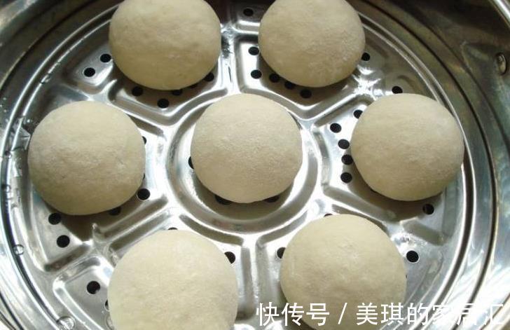 保鲜膜|蒸馒头，记住“3次醒发”，很多人只醒了一次，难怪馒头发硬塌陷