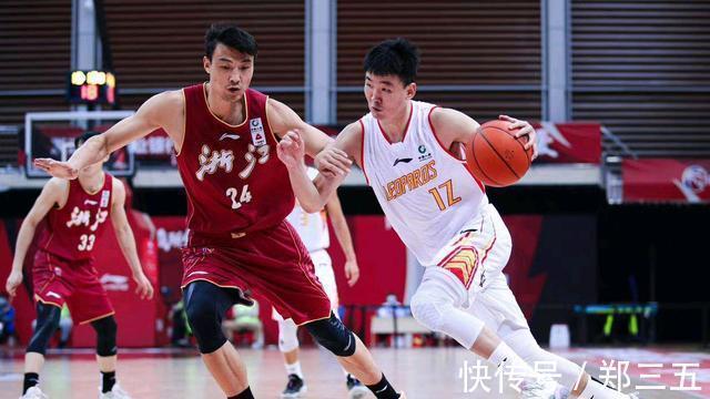 三分|CBA排名大乱!广厦连胜被破,李春江闷声发财,21记三分射穿首钢