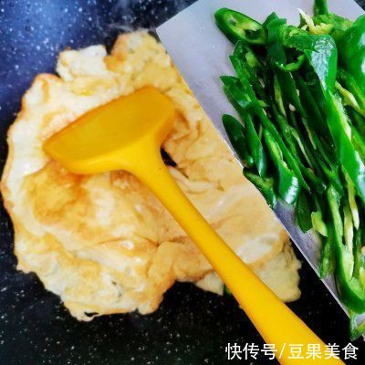 网红美食——青椒鸡蛋烩饭