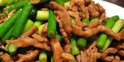 炒蒜苔时,直接炒是大错特错的少了这1步,蒜苔不香,还不入味