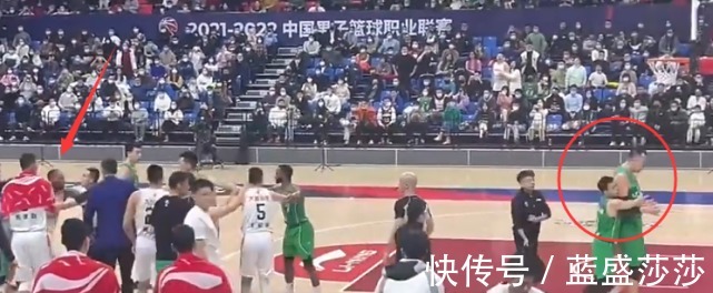cb好脾气的韩德君为何引爆冲突细节被肘出血,与威姆斯挥拳相向!