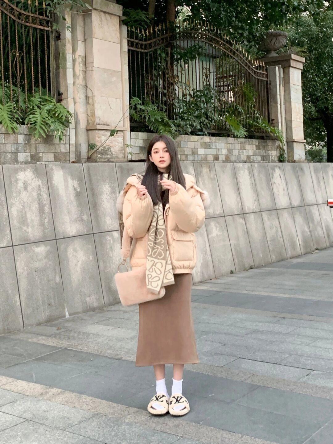 颜色|女人会穿才会更美,达人都喜欢这4款实用羽绒服,值得借鉴