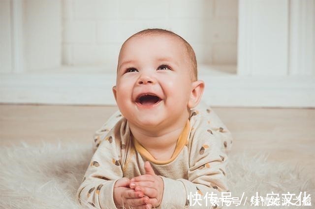 发育|七坐八爬，但为什么20年的宝宝们却越来越早发育