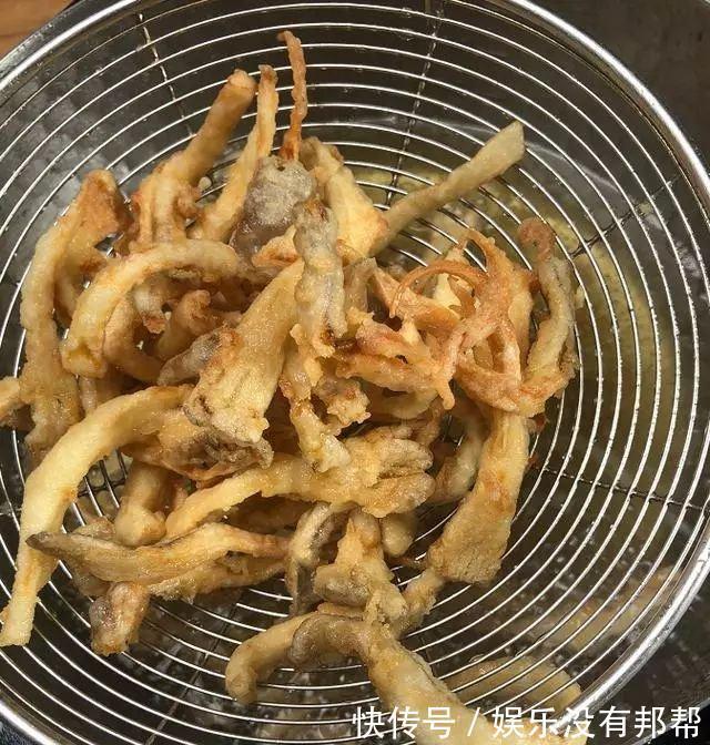 辣椒粉|快手椒盐酥脆炸蘑菇,只需3个步骤!手残党肯定也能驾驭的了!
