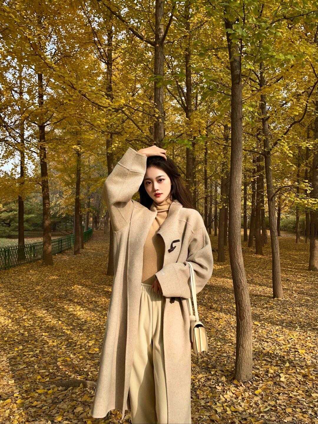 单一面|真正聪明的女人,通勤大衣这样搭,独具特色又干练气质