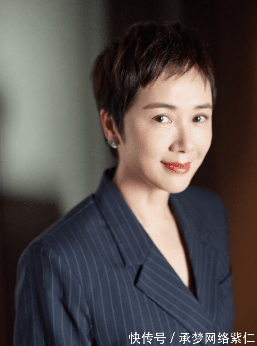 元气满满|女人40岁后,别乱烫发!今夏流行这3种“短发”,减龄显气质