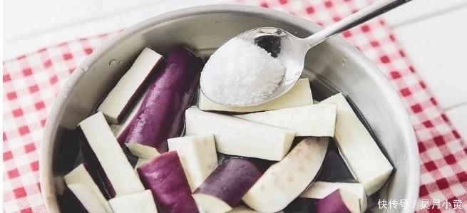 茄子|炒红烧茄子,先放油就错了,掌握这个方法,茄子不吸油不发黑