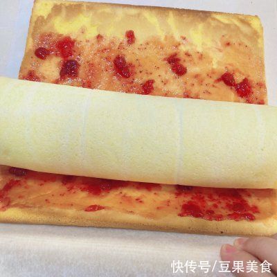 烤盘|史上最好吃的酸酸甜甜的虎皮天使蛋糕卷做法