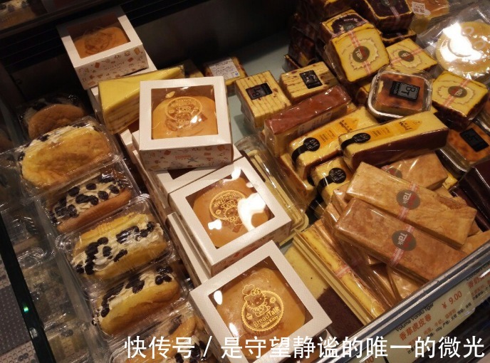 买面包,尽量别买这5种,价格贵没营养,面包店老板外行人爱吃
