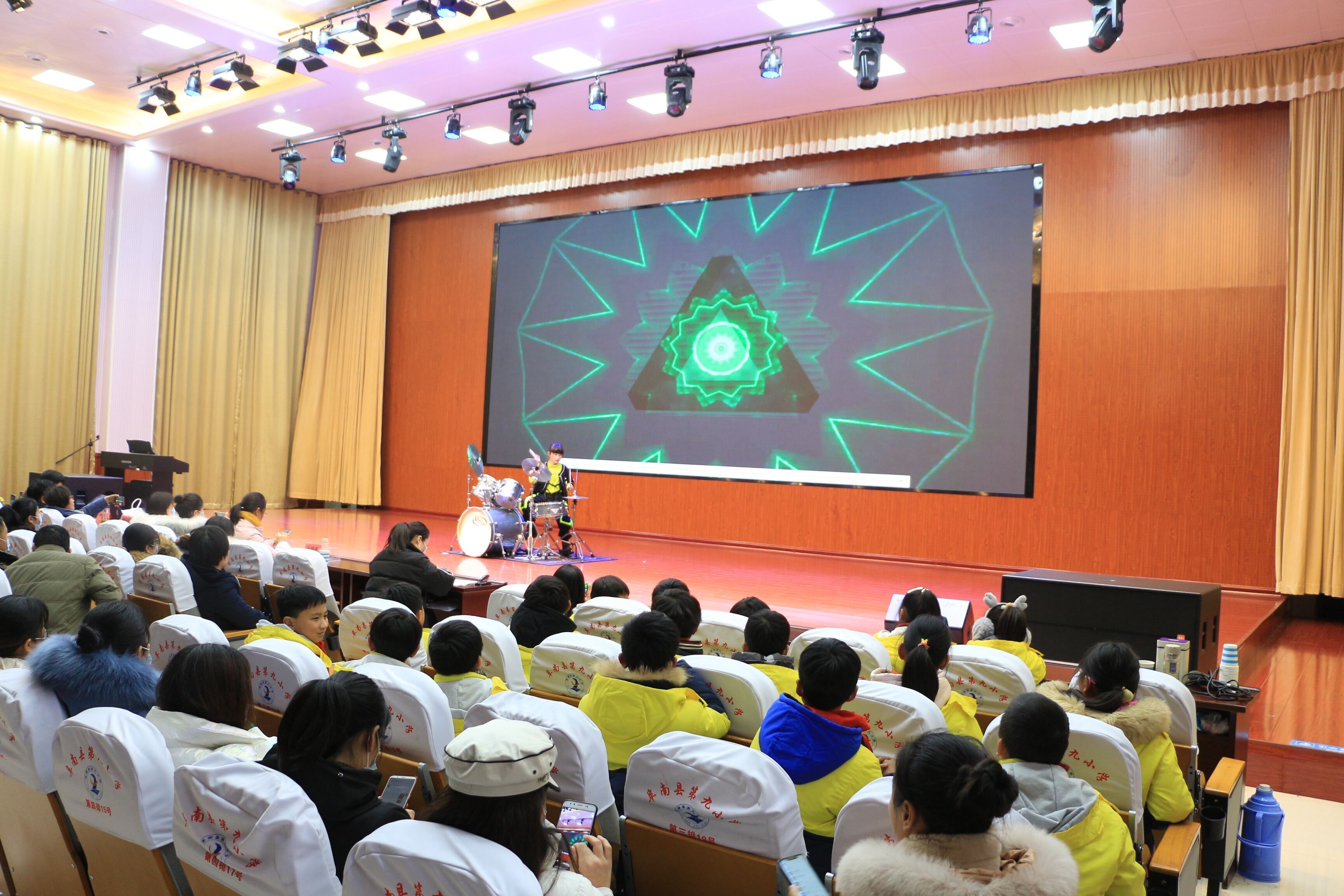 齐聚一堂 共享视觉盛宴——阜南九小首届校园艺术节,速度围观