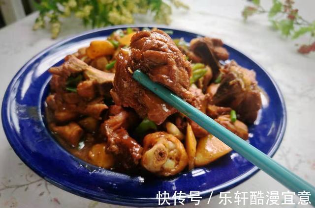 鸡腿|入秋后，家人就爱吃这肉，比猪牛羊蛋白高，简单焖一锅，真解馋！