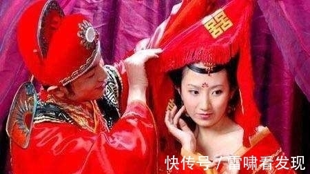 上联#才女征婚，出上联：好马不吃回头草，才子给的下联哪个更好？