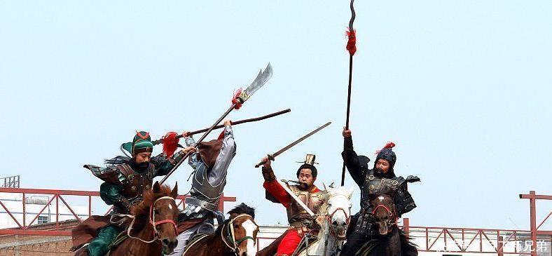 尊敬|他是张飞在三国中害怕的武将,曹操最尊敬他!