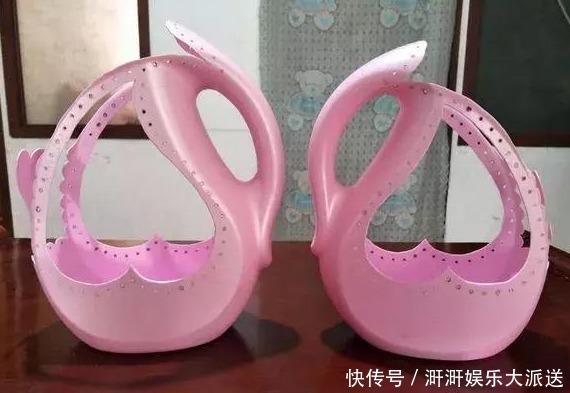 洗衣液|家中用完的“洗衣液桶”别丢了，剪上2刀，秒变养花神器，太美了