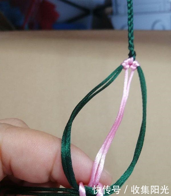 漂亮|3朵漂亮的桃花结手链,非常适合女生佩戴,清新又好看!附编法!