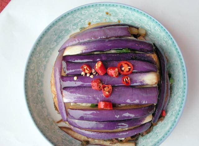 鲜嫩|做蒸茄子,直接上锅蒸就错了,多加这1步,茄子不发黑更鲜嫩