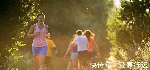 女性朋友|长期坚持夜跑，身体会发生什么变化？答案或与你想的不一样