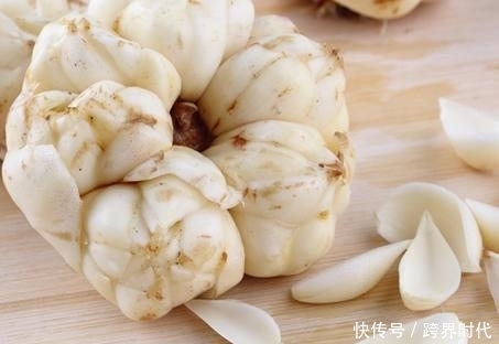 皮肤|40岁女人别不舍得保养,多吃这些“碱性食物”,皮肤细腻光滑