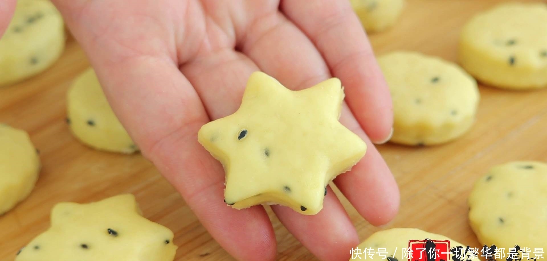 过年了,面粉别只蒸馒头,加5个鸡蛋,秘制一做,过年出锅抢光光