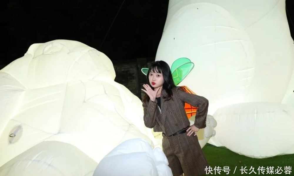 岭南天地|地铁直达看光影艺术,“神秘发光巨兔”华南首展等你来撸兔!