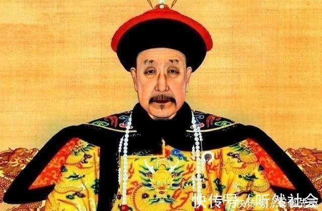 状元$乾隆在殿试出对联选状元,一位考生听完转头就跑,乾隆大喜:状元别跑!